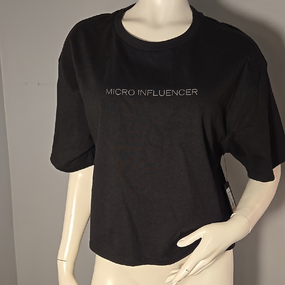 "Micro Influencer" Kenneth Cole Black with Silver Short Sleeve Tee Size Small - Picture 2 of 11